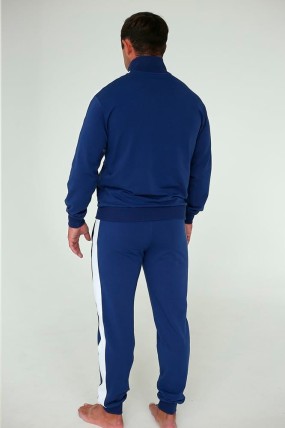 Синий спортивный костюм с надписью Россия задняя сторона